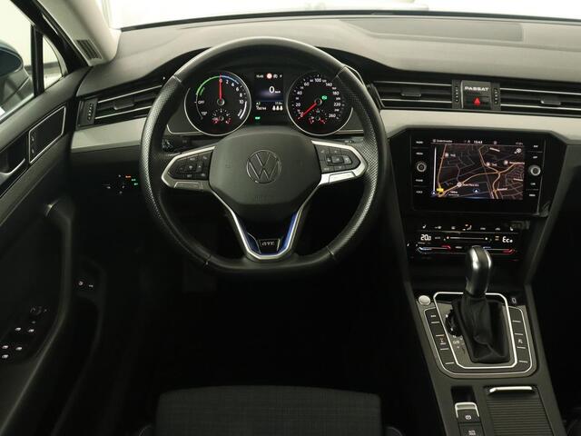 Volkswagen PASSAT 1.4 TSI PHEV GTE | Trekhaak | 360 Camera | Stoelverwarming | Side Assist | Carplay | Massage | Matrix LED | Navigatie | Adaptive cruise | Climate control | Plug In