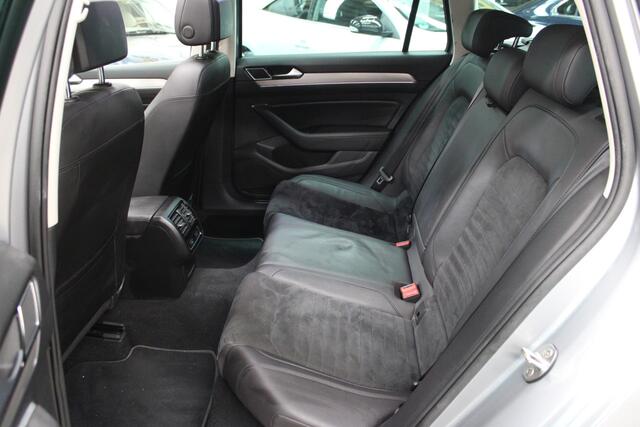 Volkswagen PASSAT Variant 1.5 TSI Highline Panoramadak, Navigatie, Airco, Trekhaak, Stuurbekrachtiging