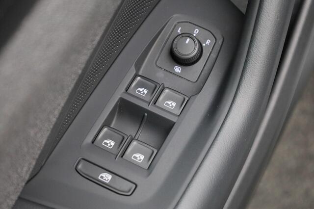 Volkswagen PASSAT Variant 1.5eTSI/150PK DSG · Navigatie · Stoel-& stuurverwarming · Apple/Android · Garantie tot juni 2026