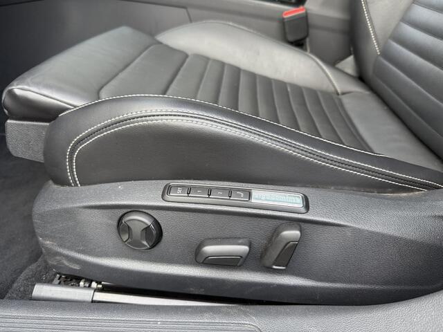 Volkswagen PASSAT Variant 1.4 TSi 218 Pk Automaat PHEV GTE Business | Panoramadak | Adaptive Cruise | Climate Control | Stoelverwarming | Keyless | Trekhaak | Navigatie | Carplay | Camera | 120.431 Km!!