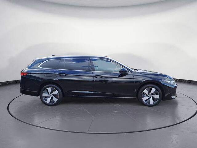 Volkswagen PASSAT Variant 2.0 TDI 150 PK Automaat Panorama-Schuifdak Massage ACC Trekhaak LED