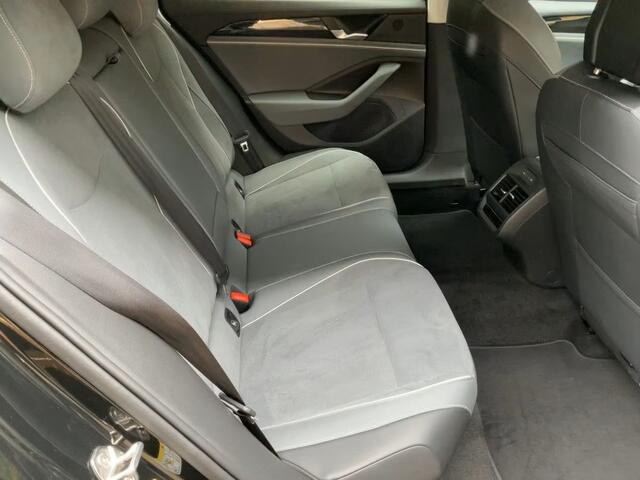 Volkswagen PASSAT Variant 2.0 TDI 150 PK DSG ACC Trekhaak Massage LED 360 Camera