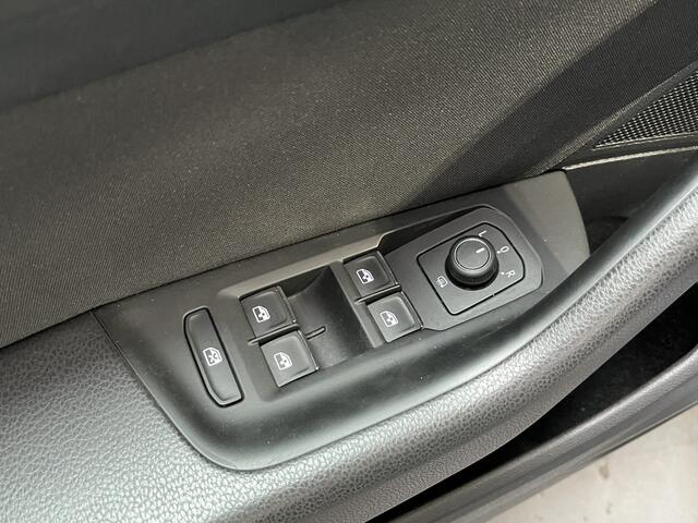 Volkswagen PASSAT Variant 1.4 TSI PHEV GTE Business / AUTOMAAT/ PANO/ ADAPT. CRUISE/ DAB/ NAVI/ CLIMA/ PARK. SENSOREN + CAMERA/ 17" LMV/ LED/ STOEL-STUUR VERWARM.