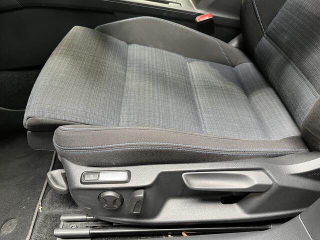 Volkswagen PASSAT Variant 1.4 TSI PHEV GTE Business / AUTOMAAT/ PANO/ ADAPT. CRUISE/ DAB/ NAVI/ CLIMA/ PARK. SENSOREN + CAMERA/ 17" LMV/ LED/ STOEL-STUUR VERWARM.