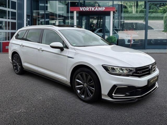 Volkswagen PASSAT 1.4 TSI DSG GTE PANO-DAK/TREKHAAK/CAMERA/NAVI/CARPLAY/HUD/ACC/E-KLEP