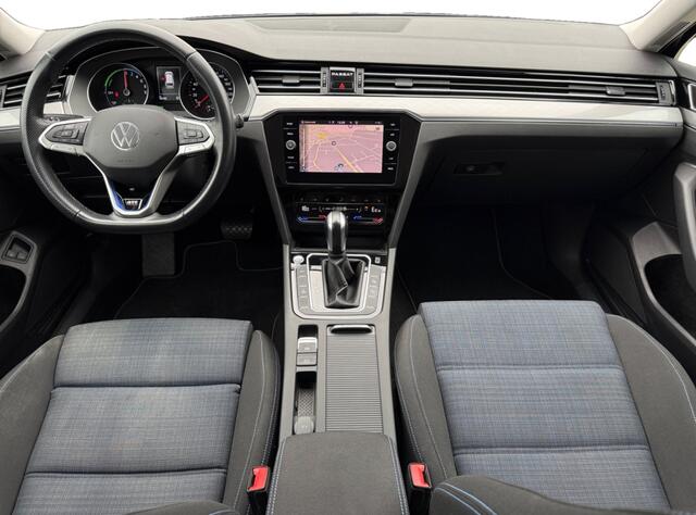 Volkswagen PASSAT 1.4 TSI PHEV GTE Business I Trekhaak I Keyless I Camera