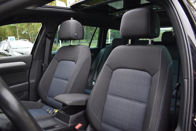 Volkswagen PASSAT Variant 1.4 TSI PHEV GTE Business Automaat / Pano schuifdak / Trekhaak / Keyless / Navi / PDC + Camera