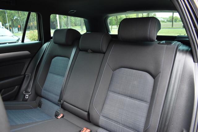 Volkswagen PASSAT Variant 1.4 TSI PHEV GTE Business Automaat / Pano schuifdak / Trekhaak / Keyless / Navi / PDC + Camera
