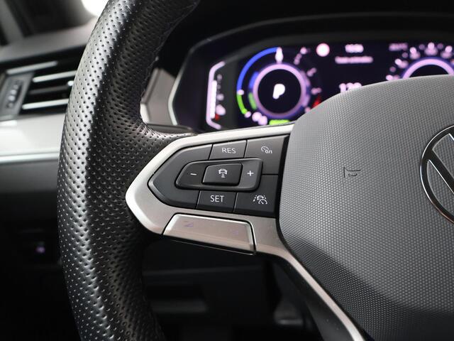 Volkswagen PASSAT Variant 1.4 TSI PHEV GTE Business | 218 PK | SoH 90% | Automaat | Trekhaak | Matrix LED koplampen | Navigatiesysteem | 18"LM velgen |