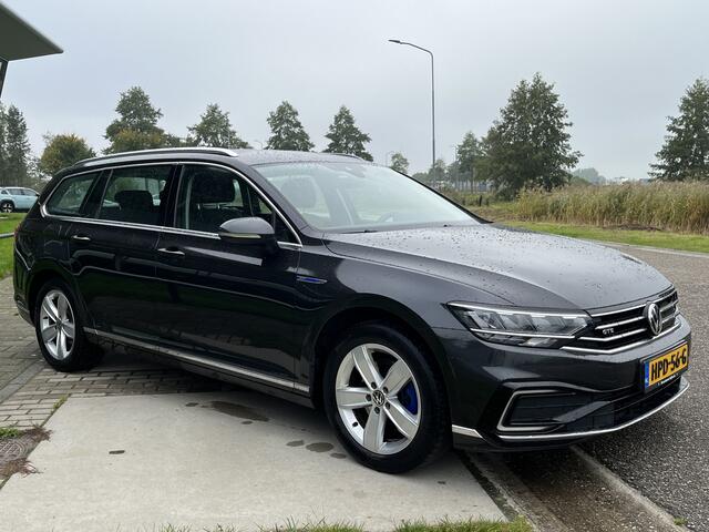 Volkswagen PASSAT Variant 1.4 TSI PHEV GTE Business 220PK / Adaptive Cruise / Stoel+Stuurverwarming / Camera / Applecarplay - Androidauto /