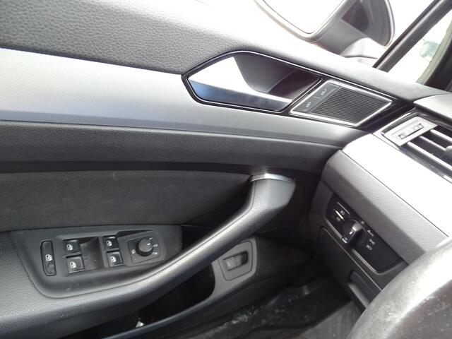 Volkswagen PASSAT Variant 1.4 TSI Comfortline Business AUTOMAAT| NAVIGATIE| MULIMEDIA| AIRCO/ECC| CRUISECONTROLL| PARKEERSENSOREN