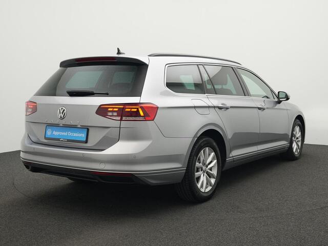 Volkswagen PASSAT Variant 1.5 TSI 150 pk DSG Comfortline Business | LED koplampen | Trekhaak | Adaptive Cruise | Parkeersensoren voor/achter | Climatronic | Carplay | Navigatie | 16 inch