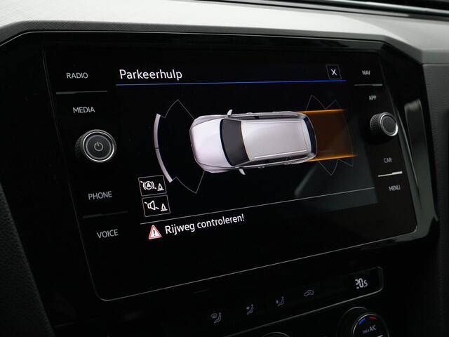 Volkswagen PASSAT Variant 1.5 TSI 150 pk DSG Comfortline Business | LED koplampen | Trekhaak | Adaptive Cruise | Parkeersensoren voor/achter | Climatronic | Carplay | Navigatie | 16 inch