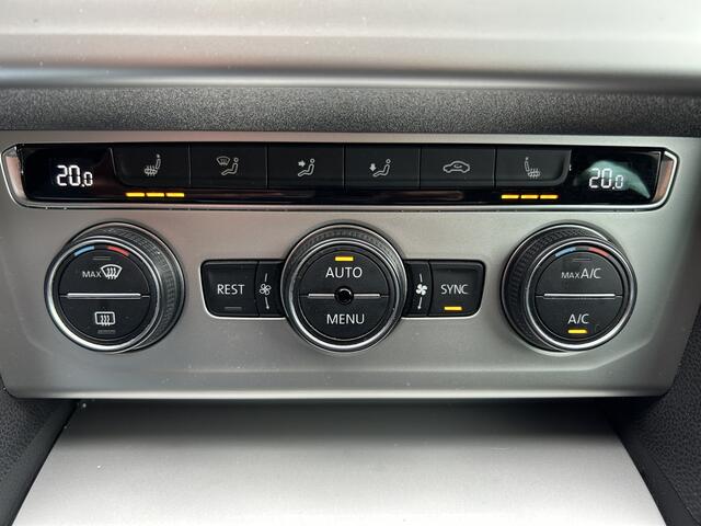Volkswagen PASSAT Variant 1.4 TSI ACT Connected Series Plus ADAPT CRUISE TREKHAAK ECC