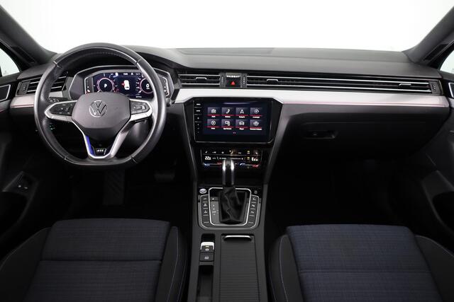 Volkswagen PASSAT Variant 1.4 TSI PHEV GTE Business 218 pk Automaat (DSG) | Trekhaak | Panoramadak | Parkeersensoren (Park assist) | Achteruitrijcamera | Adaptieve cruise control | Stoelverwarming |
