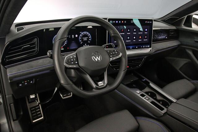Volkswagen PASSAT Variant R-Line Edition 1.5 TSI eHybrid 272pk DSG Automaat Trekhaak, Panoramadak, Harman Kardon audio, Adaptive cruise control, Black Style