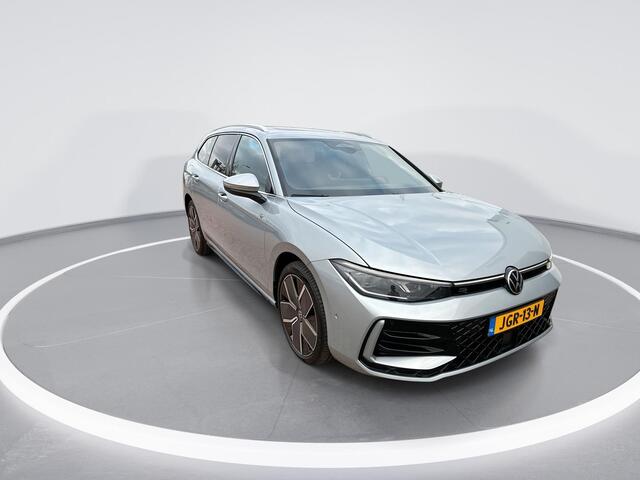 Volkswagen PASSAT Variant 1.5 eHybrid R-Line Edition Panoramadak · Harman & Kardon · Trekhaak · Head-up display