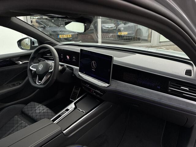 Volkswagen PASSAT Variant 1.5 eHybrid R-Line Edition Panoramadak · Harman & Kardon · Trekhaak · Head-up display