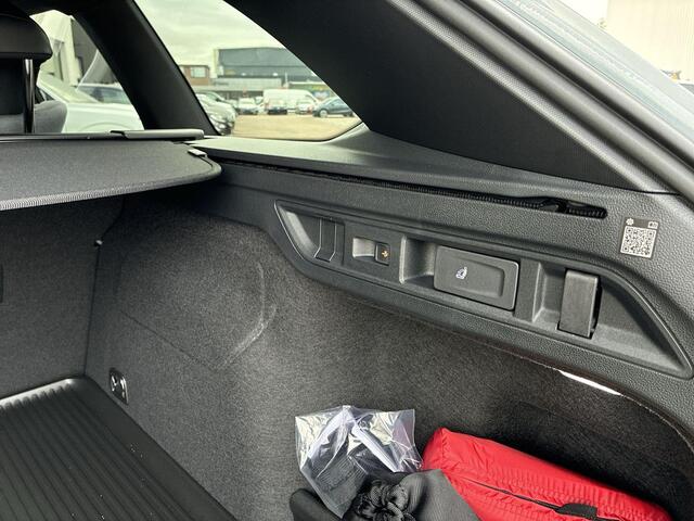 Volkswagen PASSAT Variant 1.5 eHybrid R-Line Edition Panoramadak · Harman & Kardon · Trekhaak · Head-up display