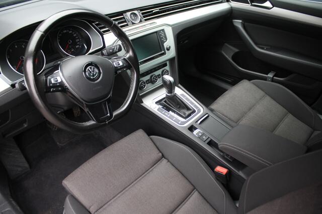 Volkswagen PASSAT Variant 1.4 TSI Comfortline Business - AUTOMAAT - TREKHAAK - NAVIGATIE
