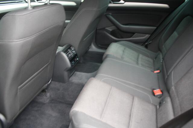 Volkswagen PASSAT Variant 1.4 TSI Comfortline Business - AUTOMAAT - TREKHAAK - NAVIGATIE