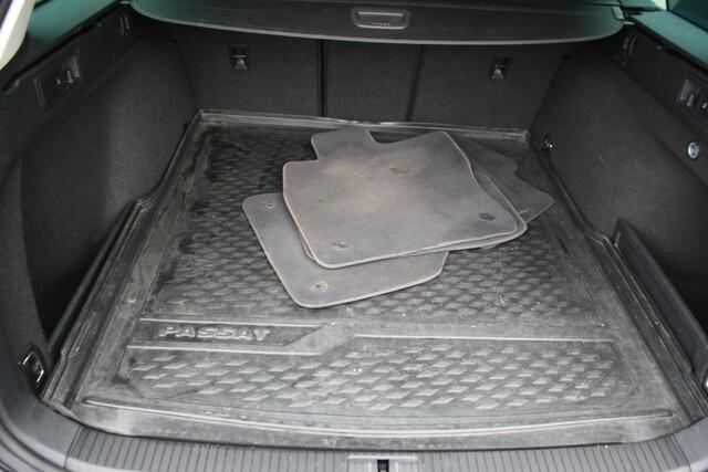 Volkswagen PASSAT Variant 1.4 TSI Comfortline Business - AUTOMAAT - TREKHAAK - NAVIGATIE