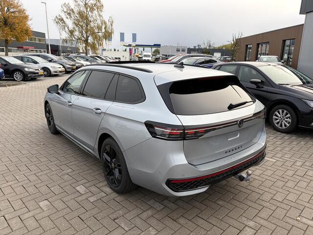 Volkswagen PASSAT Variant 1.5 eHybrid 272 Pk Automaat R-Line Edition | Trekhaak | 360° Camera | Panoramadak | Digitale Cockpit | Sporstoelen | Adaptive Cruise | Head-up | Carplay | 18 Inch | 13.658 Km!!