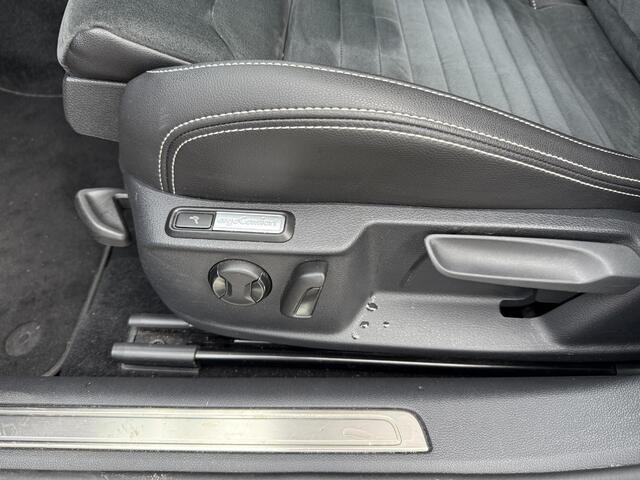 Volkswagen PASSAT Variant 1.4 TSi 218 Pk Automaat PHEV GTE Business | Camera | CarPlay | Adaptive Cruise | Stoelverwarming | Elektrische Achterklep | LED | 17 Inch | 67.515 Km!