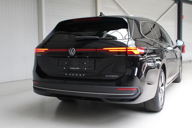 Volkswagen PASSAT Variant 1.5 eHybrid DSG Navigatie | Elec.Trekhaak | PDC+ Camera | Elec. achterklep | Side Assist