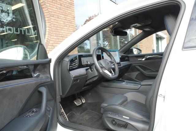 Volkswagen PASSAT Variant 1.5 eHybrid 272pk R-Line Edition Trekhaak, 360° Camera, Headup display