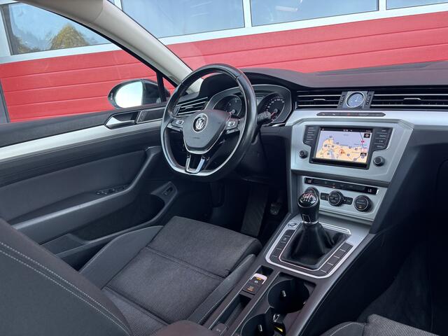 Volkswagen PASSAT Variant 1.6 TDI Connected Series TREKHAAK / FULL LED / CAMERA / CARPLAY / DAB+ / CRUISE / PDC / NL-AUTO
