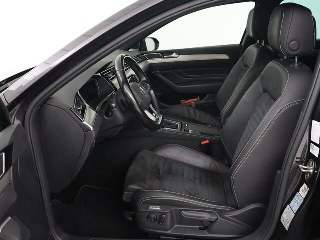 Volkswagen PASSAT 1.5 TSI Elegance Business R | Leder/Alcantara | Stoelverwarming | Trekhaak | Adaptive cruise | Matrix LED | Keyless | Carplay | Navigatie | Virtual Cockpit | Parkeerhulp | R Line