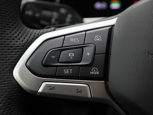 Volkswagen PASSAT Variant 1.5eHybrid 200kW/272PK R-Line Blackstyle DSG · Panoramadak · Trekhaak · Navigatie · 360° Camera · Garantie tot januari 2030 of 100000km