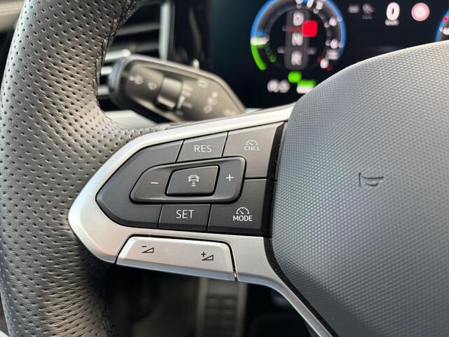 Volkswagen PASSAT Variant 1.5 eHybrid 272 Pk Automaat R-Line Edition | Matrix LED | Panoramadak | Head-Up | Black Style | Trekhaak | 18" | 19.087 Km!!