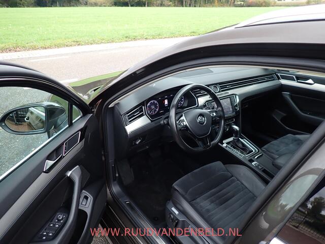 Volkswagen PASSAT Variant 1.6TDI DSG7 R-LINE ACC/PANODAK/CAMERA/FULL-LED/CARPLAY