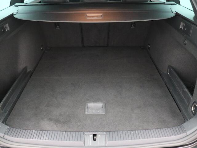 Volkswagen PASSAT Variant 1.4 TSI ACT Highline Business R 150PK DSG Virtual Cockpit, Trekhaak, 18" LM Velgen, Achteruitrijcamera, Navi Discover Pro, Adaptieve Cruise Controle, Clima