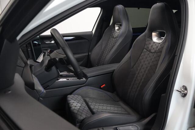 Volkswagen PASSAT 1.5 eHybrid R-Line Edition | Panoramadak | Trekhaak | H&K | ACC