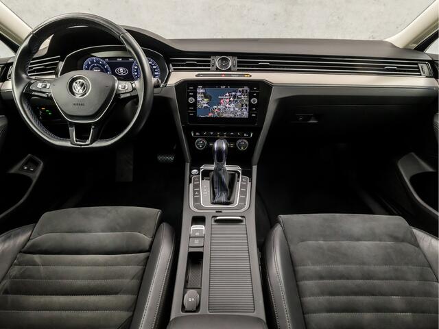 Volkswagen PASSAT Variant 1.4 TSI GTE 218Pk Automaat (VIRTUAL COCKPIT, APPLE CARPLAY, GROOT NAVI, LEDER/ALCANTARA, MEMORY SEATS, STOELVERWARMING, GETINT GLAS, LED KOPLAMPEN, ADAPTIVE CRUISE, PARKEERSENSOREN, NIEUWE APK, NIEUWSTAA