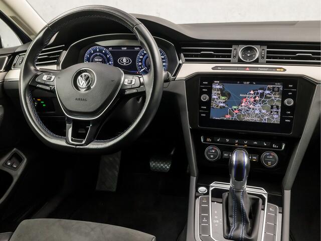 Volkswagen PASSAT Variant 1.4 TSI GTE 218Pk Automaat (VIRTUAL COCKPIT, APPLE CARPLAY, GROOT NAVI, LEDER/ALCANTARA, MEMORY SEATS, STOELVERWARMING, GETINT GLAS, LED KOPLAMPEN, ADAPTIVE CRUISE, PARKEERSENSOREN, NIEUWE APK, NIEUWSTAA