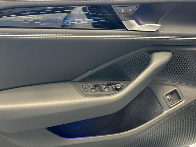 Volkswagen PASSAT Variant 1.5 eHybrid 204pk Elegance Velgen 'Napoli', 18 inch / 360 graden camera 'Area View' /