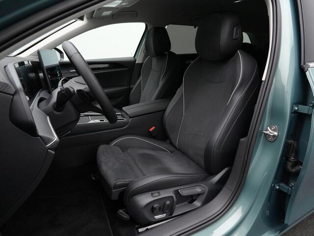 Volkswagen PASSAT Variant 1.5 eHybrid 204 pk DSG Elegance Business | Trekhaak | Adaptief onderstel | Rondomzicht camera | Head-up display | Stuur-/achterbankverwarming