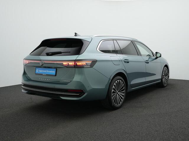 Volkswagen PASSAT Variant 1.5 eHybrid 204 pk DSG Elegance Business | Trekhaak | Adaptief onderstel | Rondomzicht camera | Head-up display | Stuur-/achterbankverwarming