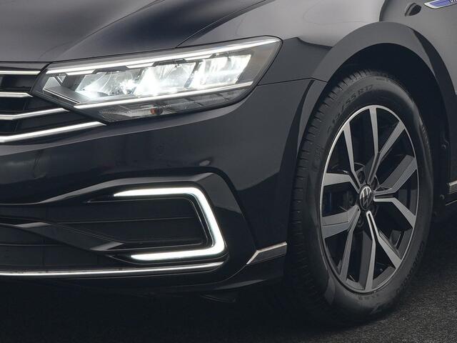 Volkswagen PASSAT Variant 1.4 TSI GTE Business Plug In Hybrid 218pk Dealer O.H PHEV | Trekhaak Af Fabriek | Panodak | Adaptive Cruise | Camera | Alcantara Sportstoelen Massage & Verwarmd | Apple Carplay | Navigatie | Keyless | Virtual | DAB |