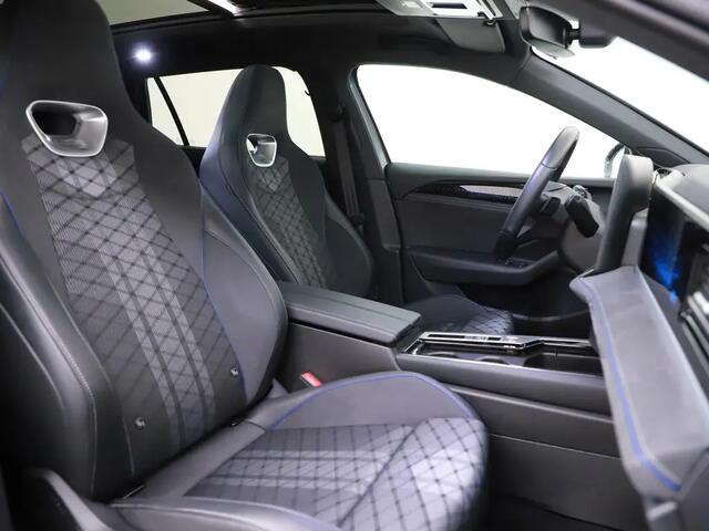 Volkswagen PASSAT Variant 1.5 eTSI R-Line Edition 150pk | Pano | IQ.Light | ACC | Ergo active + massage