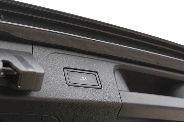 Volkswagen PASSAT Variant GTE | Black style | Leder | 19 inch | IQ-Light | Virtual cockpit