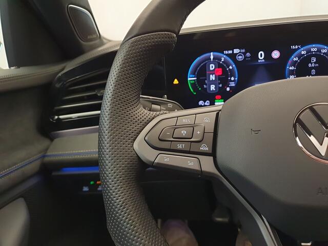 Volkswagen PASSAT Variant 1.5 eHybrid 272pk DSG/AUT R-Line Wegklapbare trekhaak, Panoramadak, Harman/Kardon, Leder