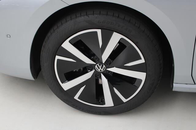Volkswagen PASSAT Variant 1.5 eTSI Elegance Navigatie | Panoramadak | H.U.D. | 18" Velgen
