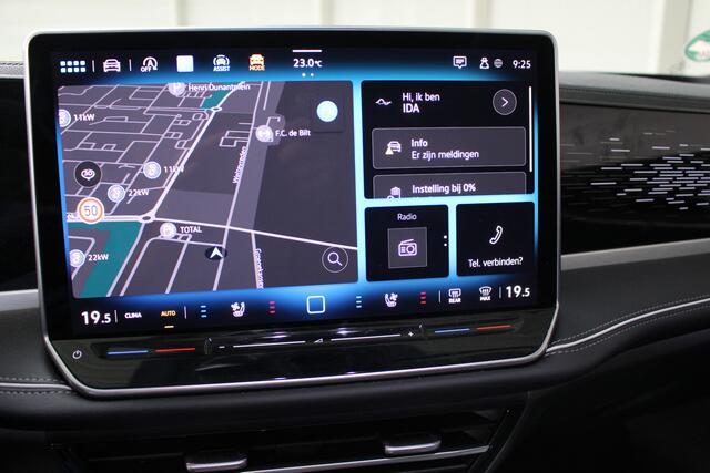 Volkswagen PASSAT Variant 1.5 eTSI Elegance Navigatie | Panoramadak | H.U.D. | 18" Velgen