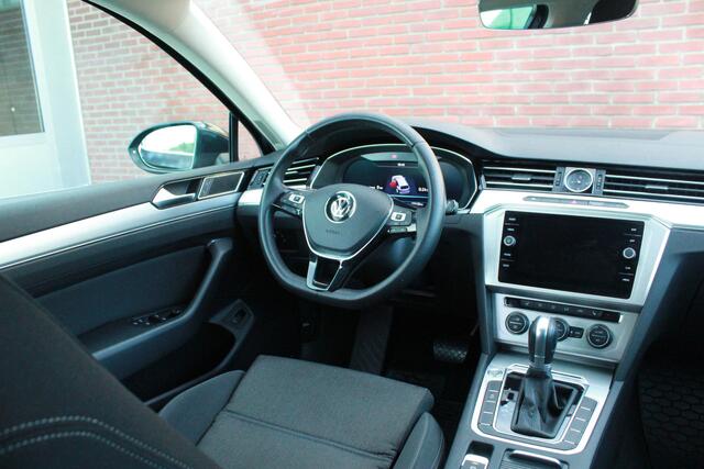 Volkswagen PASSAT Variant 1.5 TSI Comfortline Business | Trekhaak | ACC | Carplay |