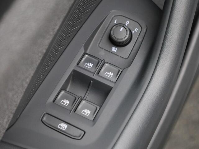 Volkswagen PASSAT Variant 1.5eTSI/150PK DSG · Navigatie · Stoel-& stuurverwarming · Apple/Android Car Play · Garantie tot juni 2026